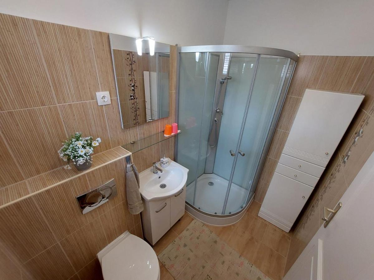 Hotel E-Tekergok Haza Bukkzserc Zewnętrze zdjęcie